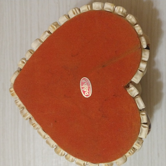 Vintage 1950s Davar Taiwan Whale Seashell Chained Jewelry Box - Picture 7 of 7